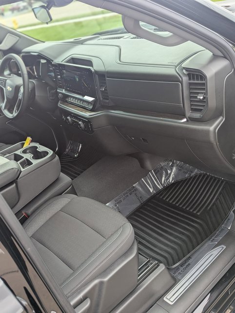 Used 2024 Chevrolet Silverado 1500 LT image 4