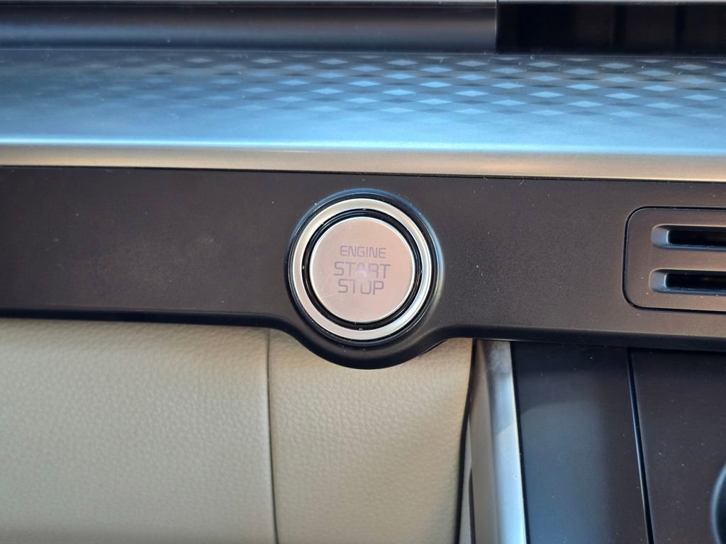 Used 2024 Kia Carnival LX image 37