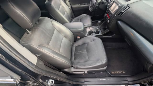 Used 2011 Kia Sorento SX image 19