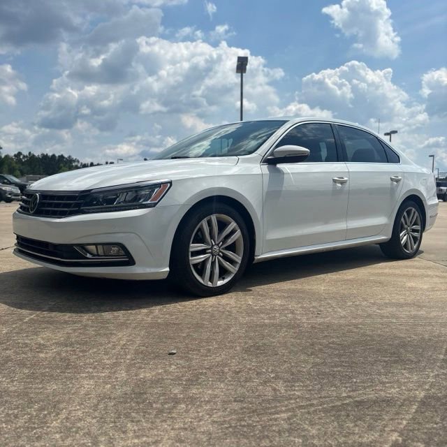 Used 2018 Volkswagen Passat 2.0T SE FWD image 1