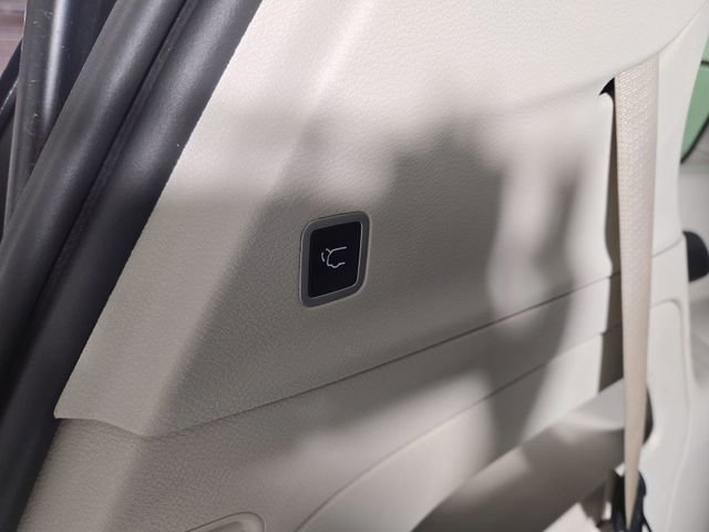 Used 2023 Chrysler Pacifica Touring-L image 33