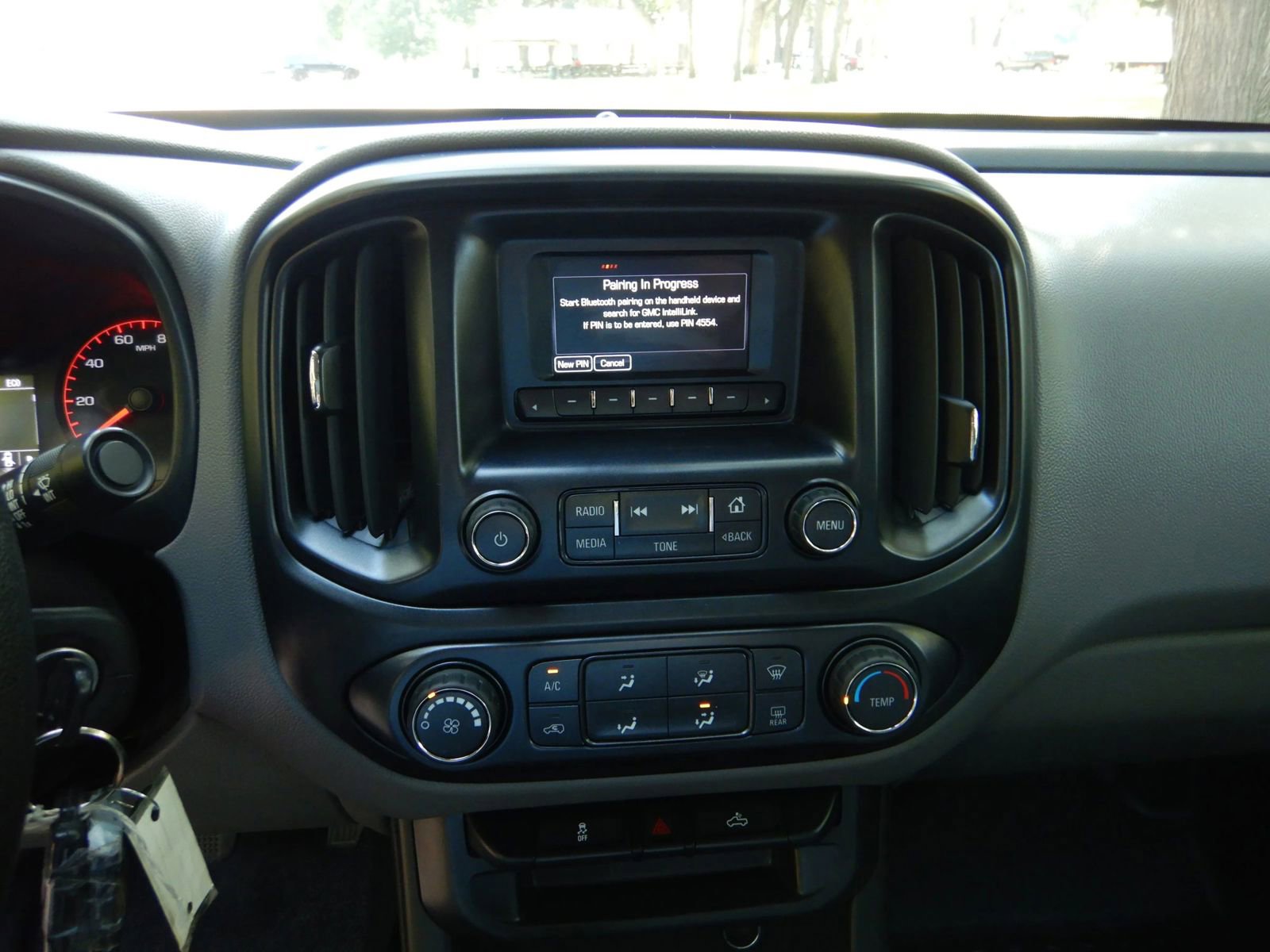 Used 2015 GMC Canyon 4x4 Extended Cab w/ Convenience Package image 15