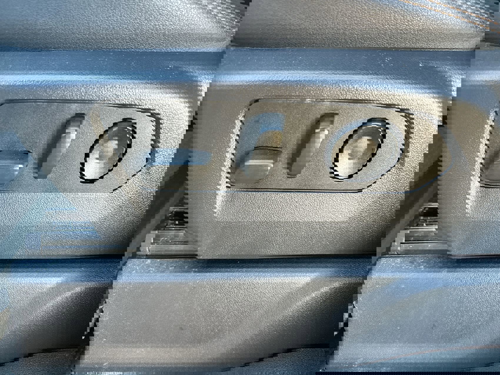 Used 2025 GMC Sierra 3500 AT4 w/ AT4 Preferred Package image 12