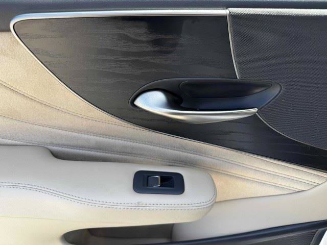 Used 2023 Lexus LS 500 w/ Accessory Package (Z2) RWD image 36