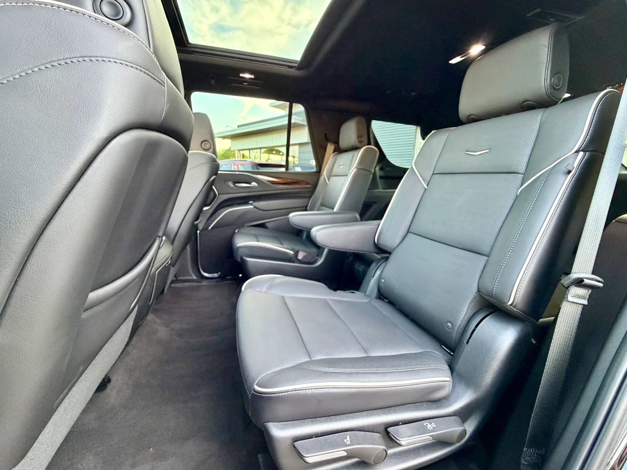 Used 2023 Cadillac Escalade Premium Luxury w/ Performance Package image 42