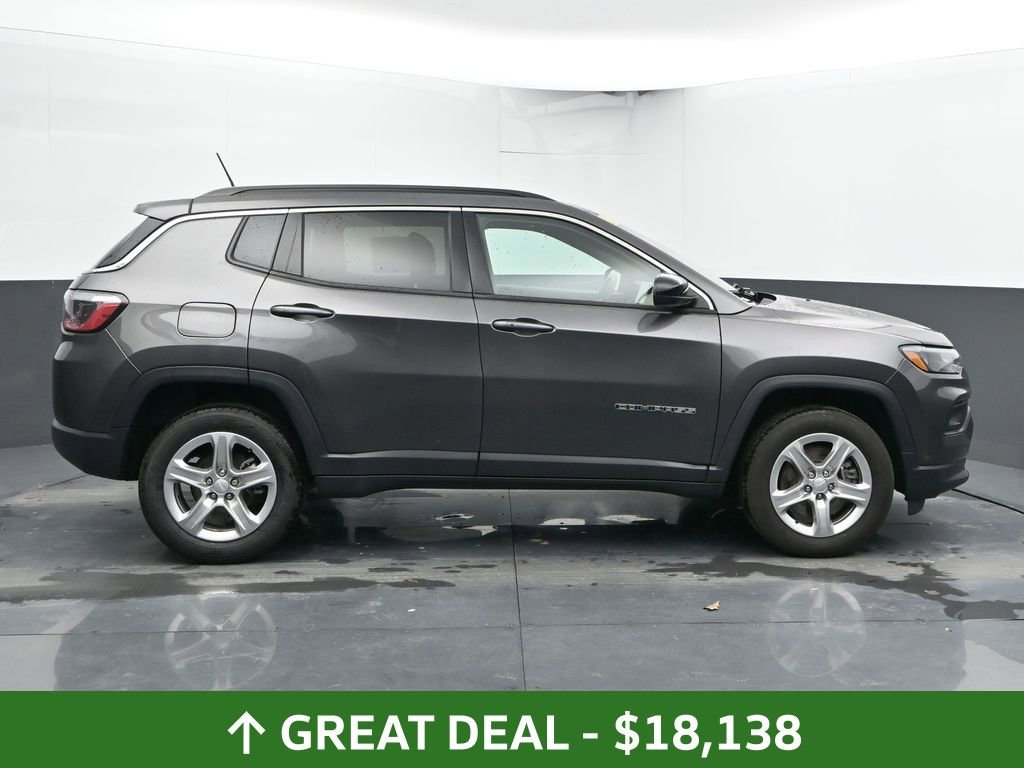 Used 2024 Jeep Compass Latitude image 13