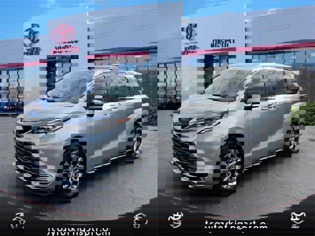 Used 2023 Toyota Sienna Platinum