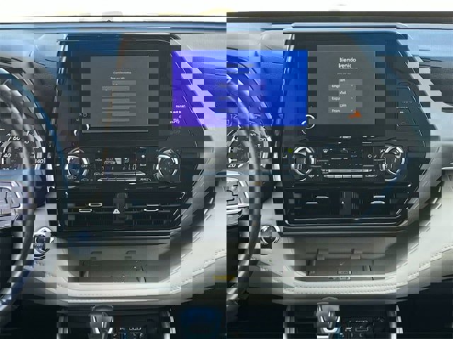 Used 2023 Toyota Highlander XLE image 17