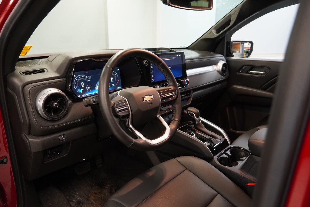 Used 2025 Chevrolet Colorado LT w/ LT Convenience Package AWD/4WD image 6