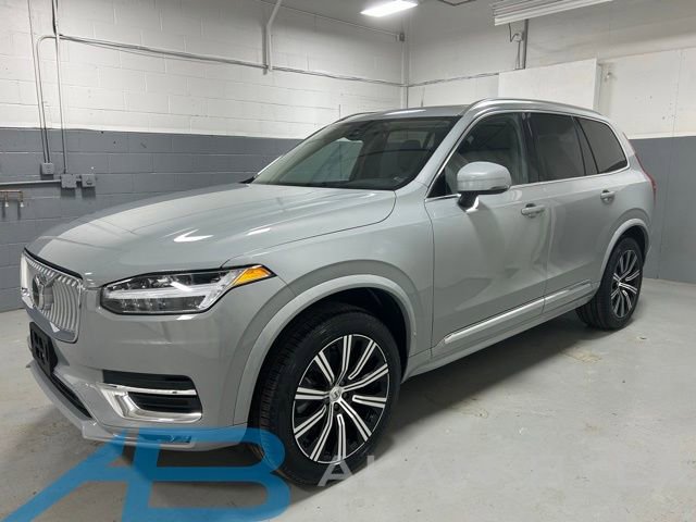 Used 2025 Volvo XC90 B5 Core image 1