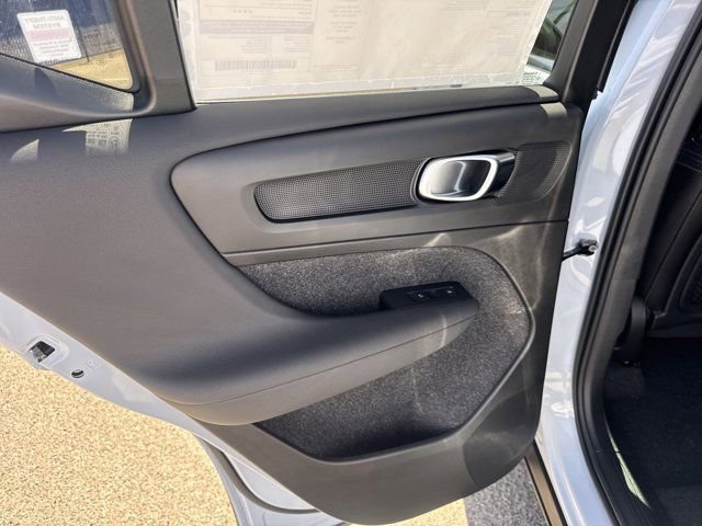 New 2025 Volvo XC40 B5 Core w/ Climate Package image 21