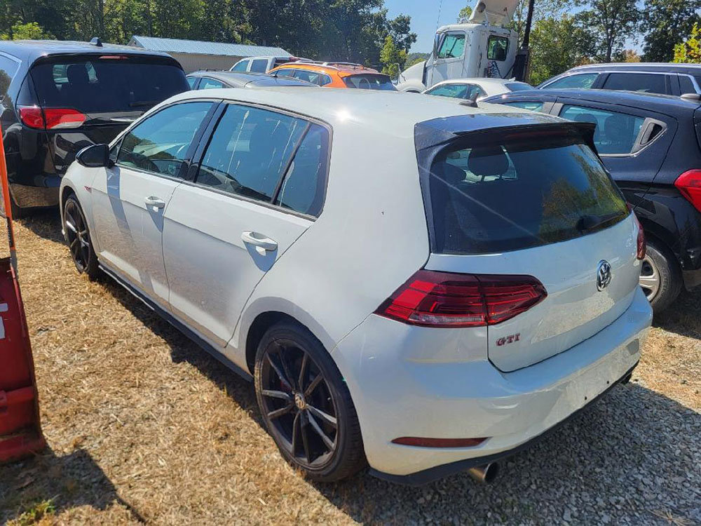 Used 2019 Volkswagen Golf S image 2