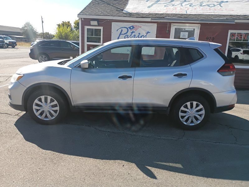Used 2017 Nissan Rogue S AWD/4WD image 2