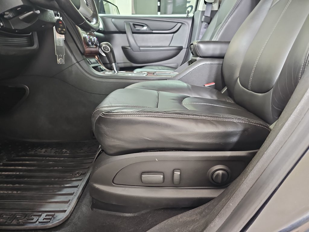 Used 2013 Chevrolet Traverse LT FWD image 35