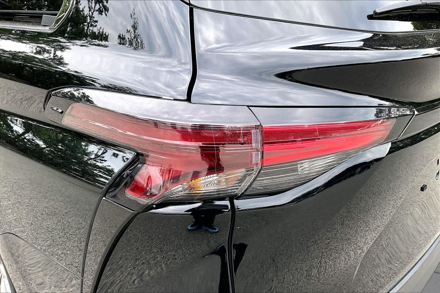 Certified 2023 Toyota Sienna XLE w/ XLE Plus Package AWD/4WD image 54