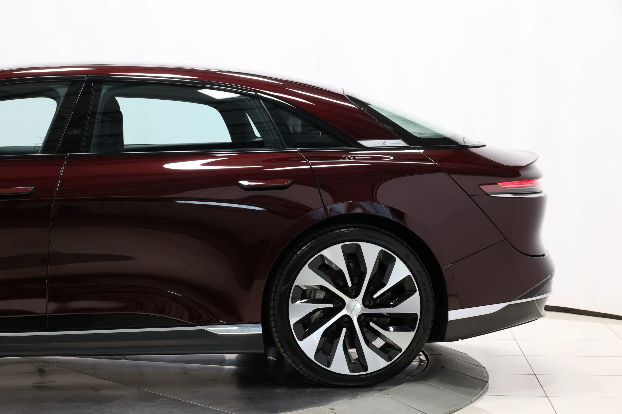 Used 2023 Lucid Air Touring image 8