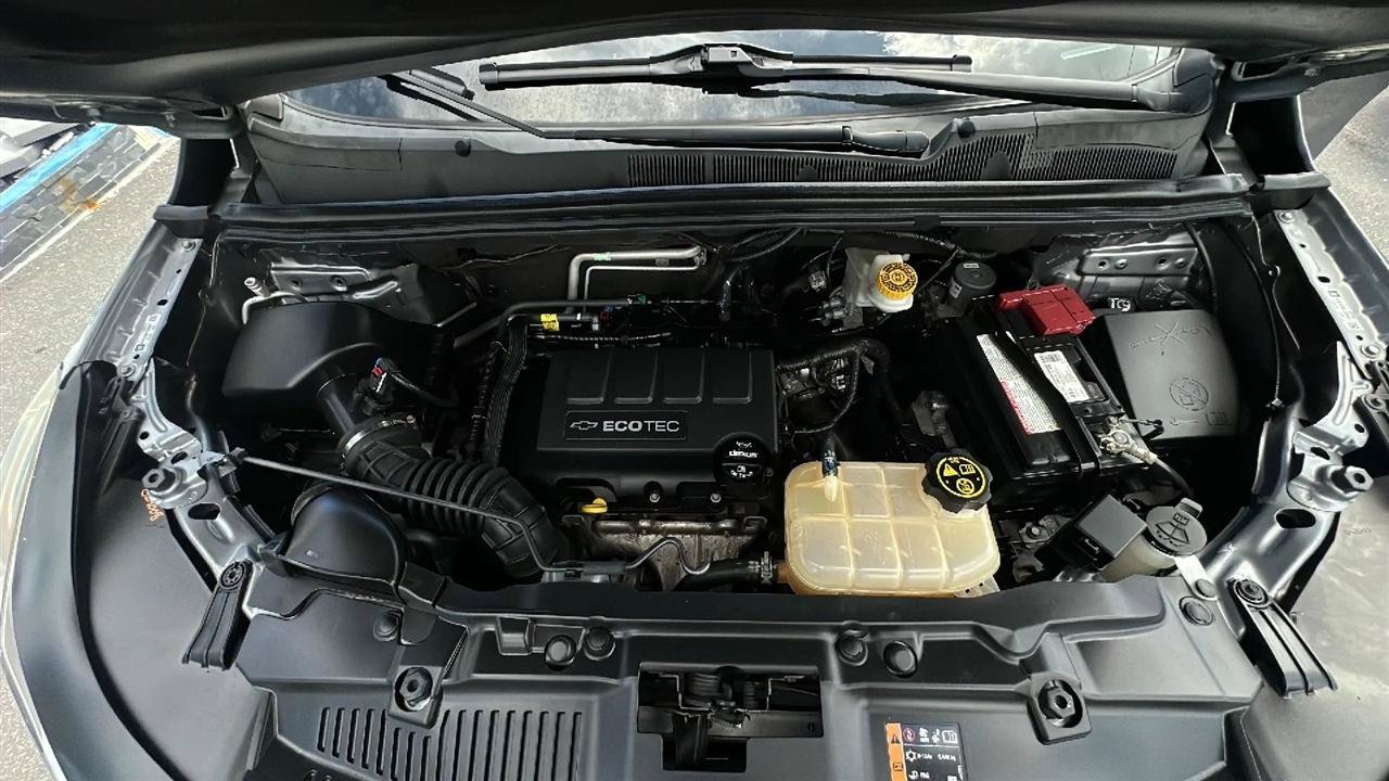 Used 2020 Chevrolet Trax LS FWD image 38
