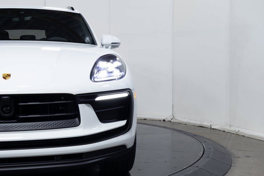 Certified 2025 Porsche Macan image 21