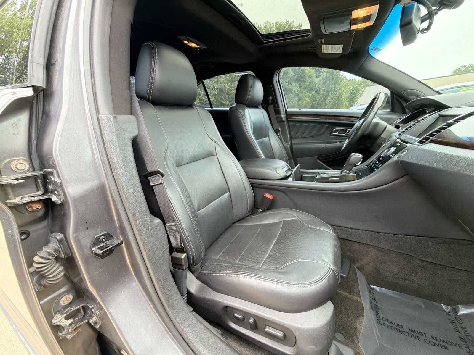 Used 2013 Ford Taurus Limited FWD image 19
