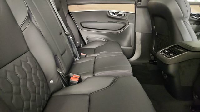 New 2026 Volvo XC90 B6 Plus w/ Protection Package Premier AWD/4WD image 35