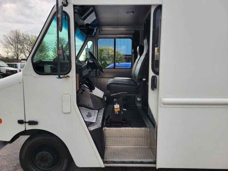 Used 2016 Ford E-350 and Econoline 350 Super Duty w/ A/C Prep Package RWD image 27
