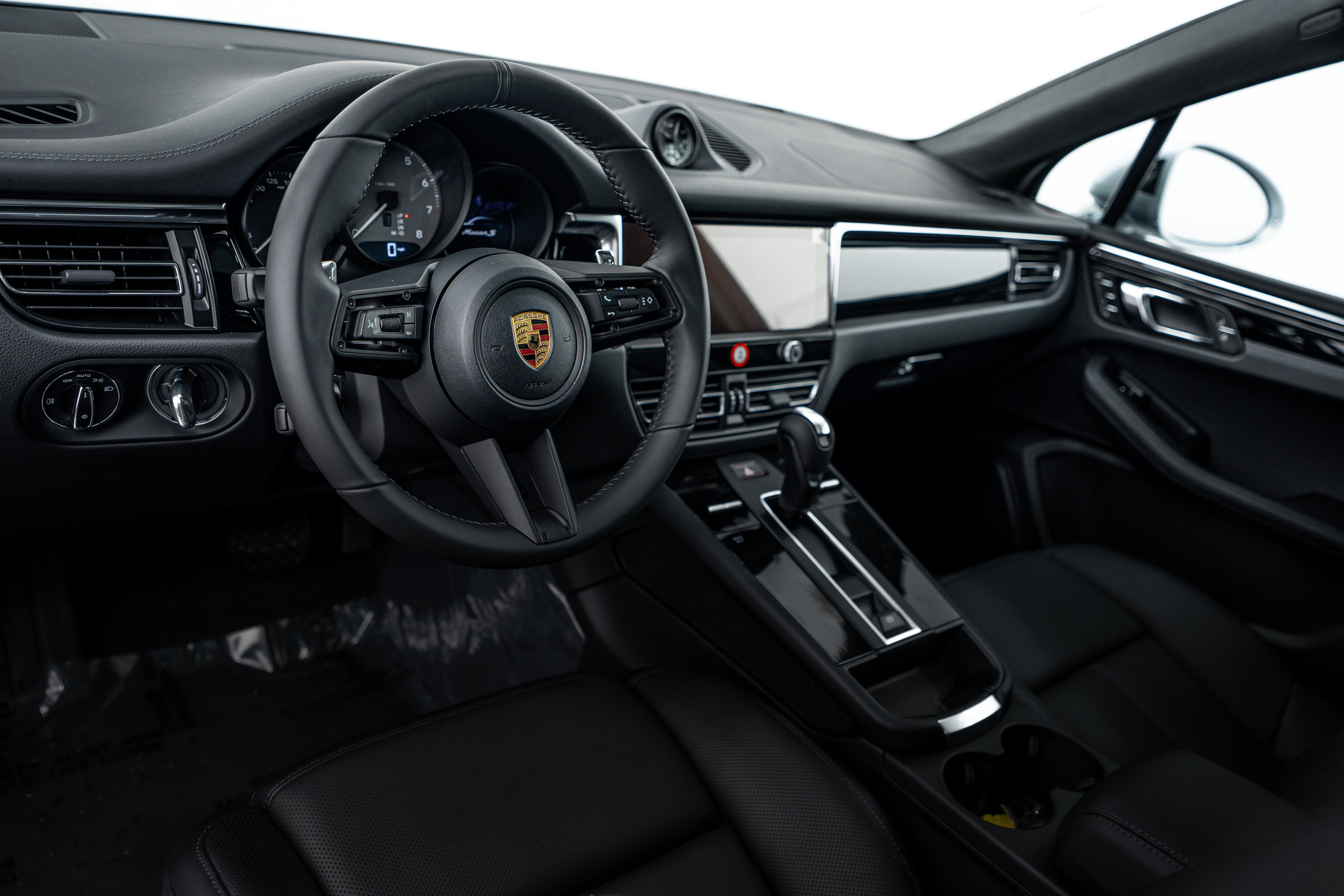 Certified 2026 Porsche Macan S AWD/4WD image 4