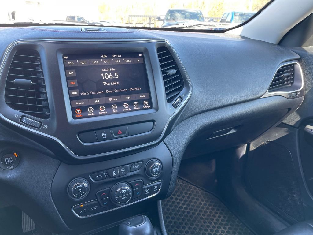 Used 2019 Jeep Cherokee Trailhawk w/ Cold Weather Group image 16