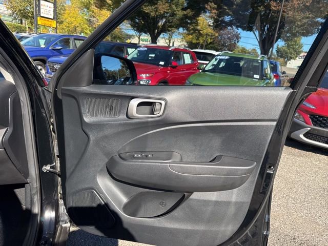 Certified 2023 Hyundai Venue SEL image 35