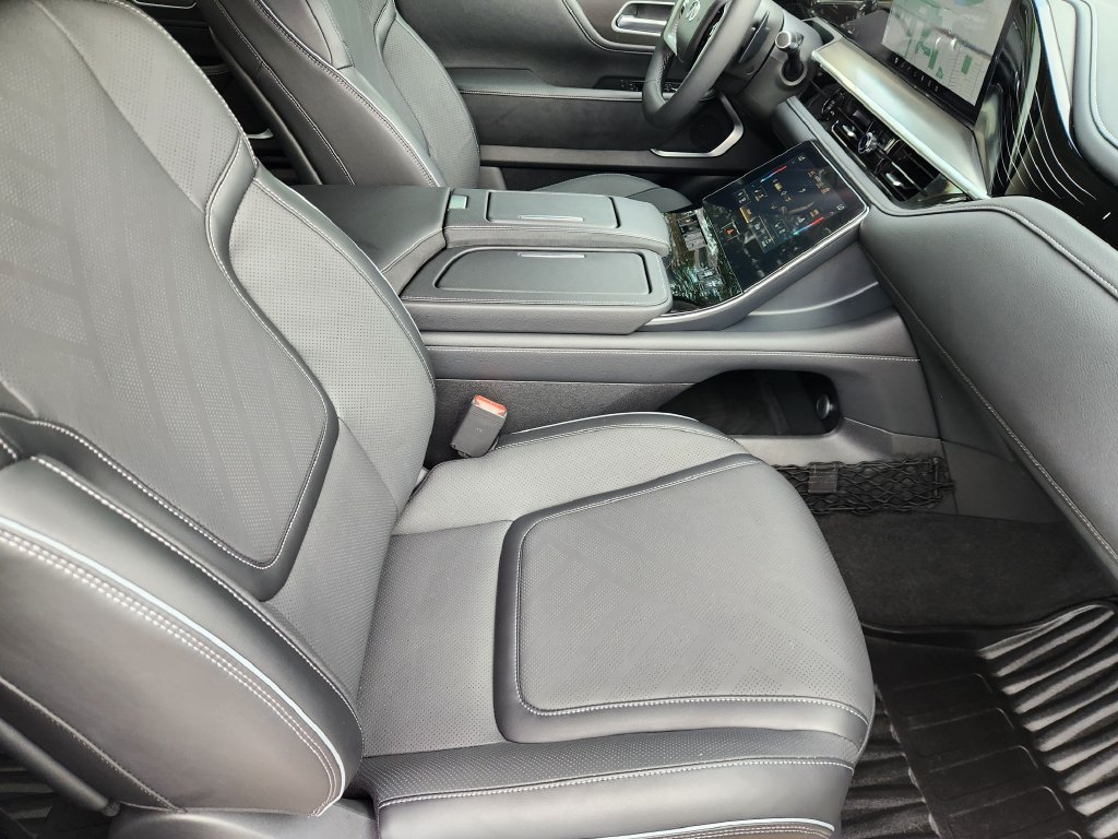 Used 2026 INFINITI QX80 Luxe w/ Cargo Package RWD image 13