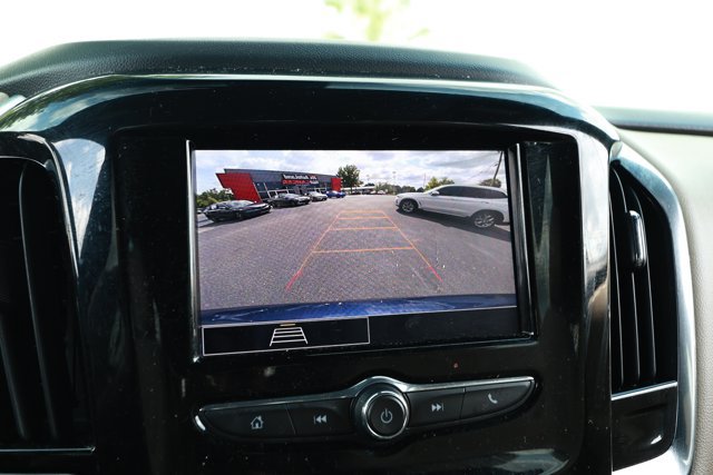 Used 2023 Chevrolet Traverse LS FWD image 16