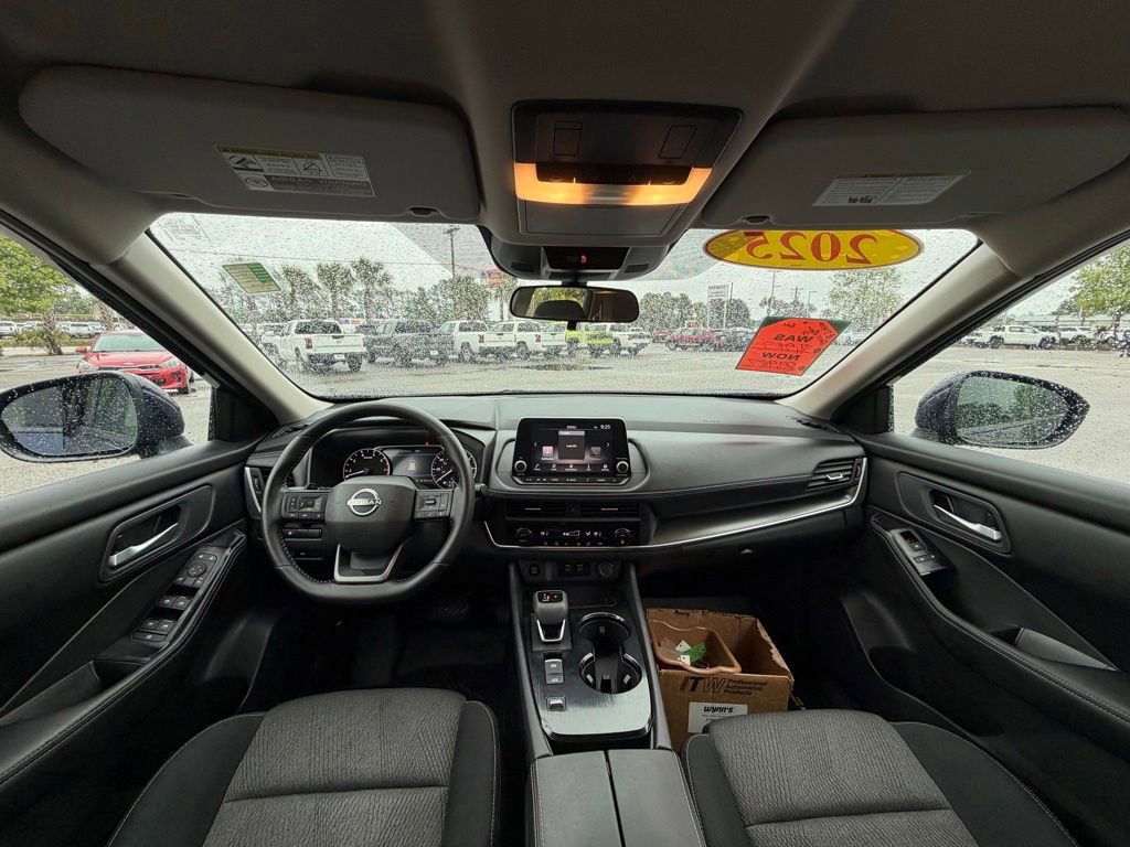Used 2025 Nissan Rogue SV FWD image 25