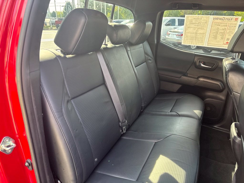 Used 2020 Toyota Tacoma TRD Sport w/ TRD Premium Sport Package AWD/4WD image 32