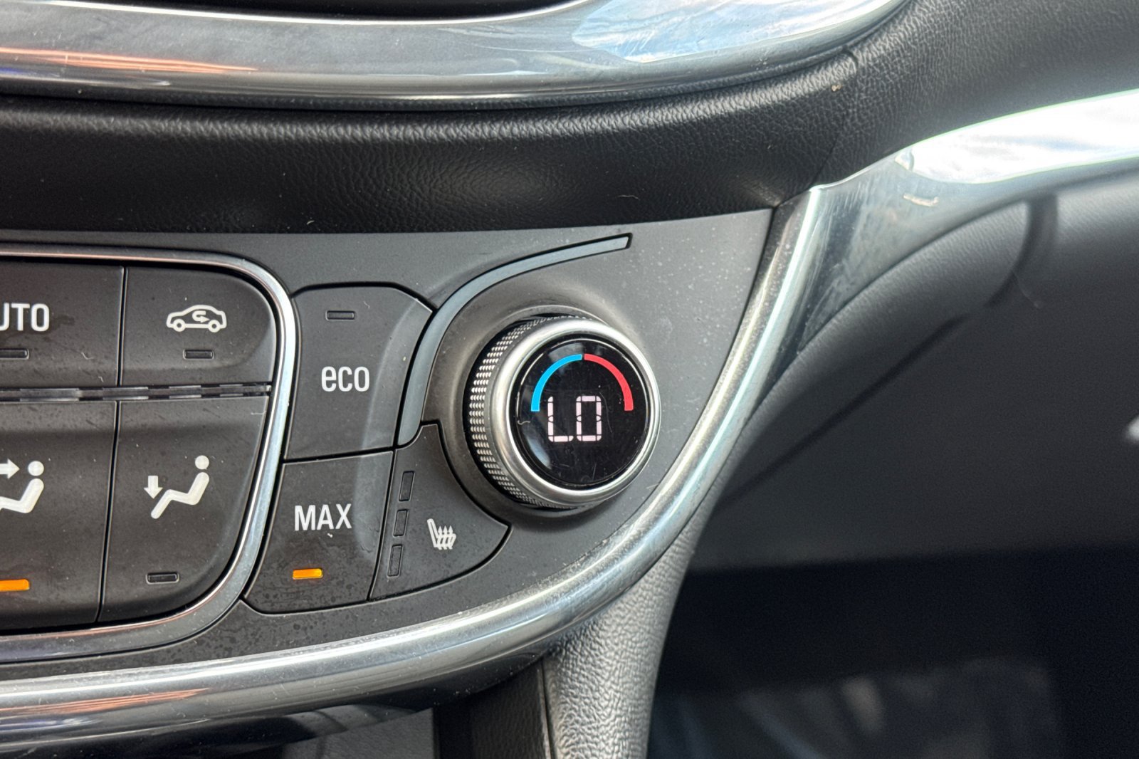 Used 2019 Chevrolet Volt Premier w/ Driver Confidence II Package FWD image 28