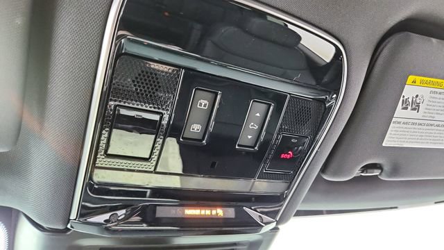 Used 2025 Land Rover Range Rover SE image 54