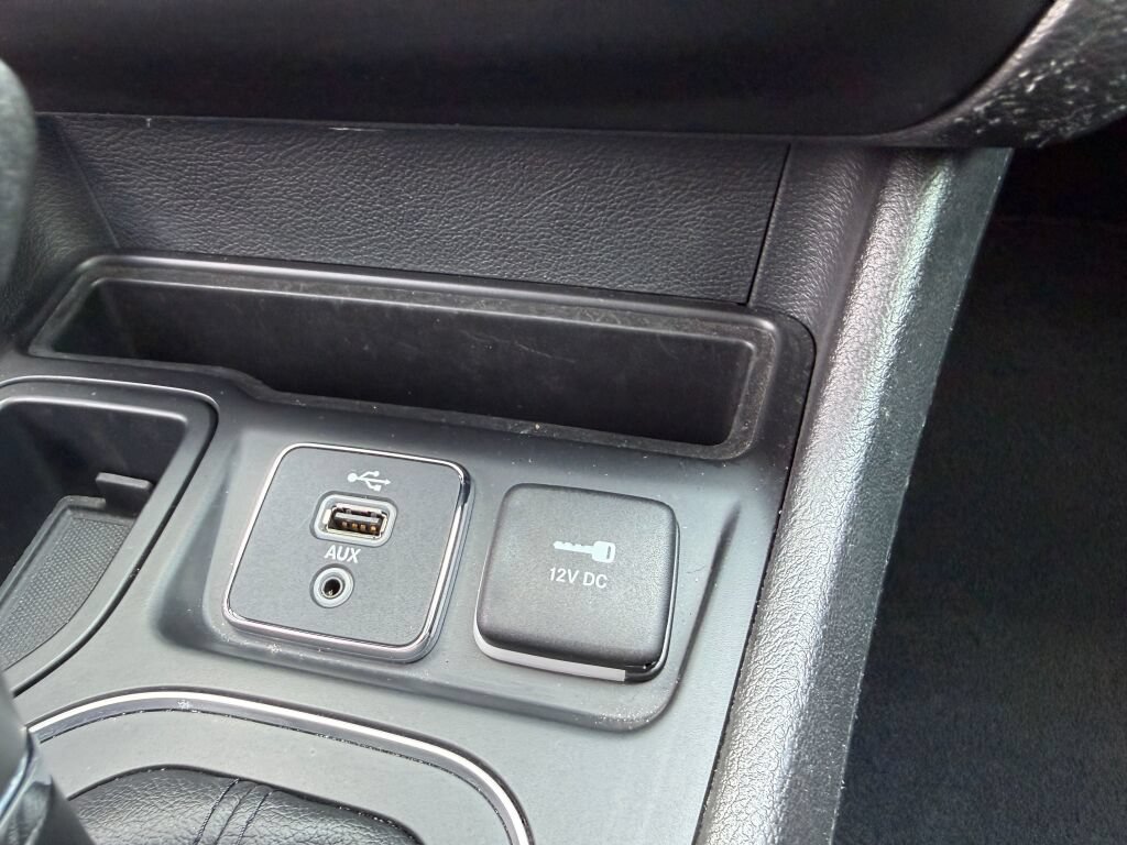Used 2019 Jeep Cherokee Latitude Plus FWD image 26