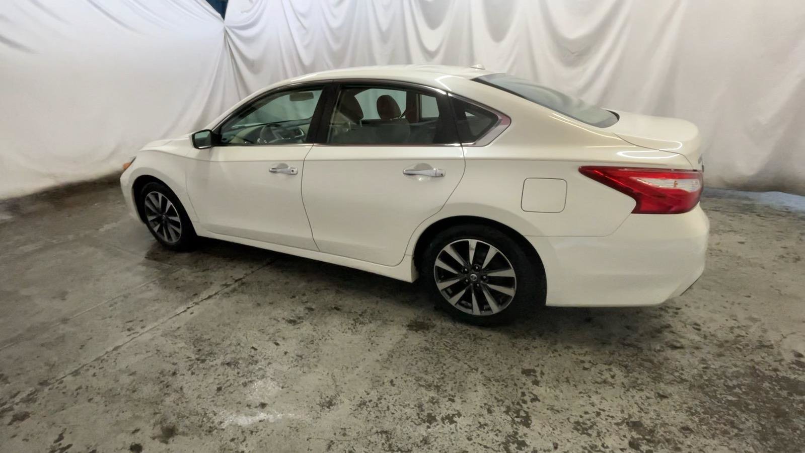 Used 2017 Nissan Altima 2.5 SV FWD image 11