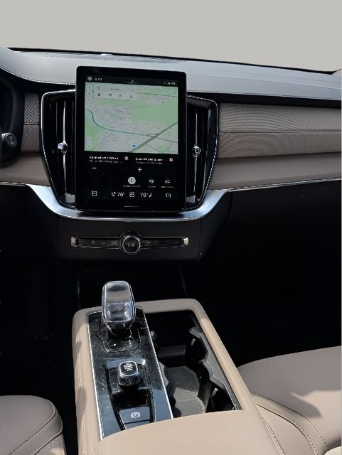 Certified 2025 Volvo XC90 B5 Plus AWD/4WD image 15