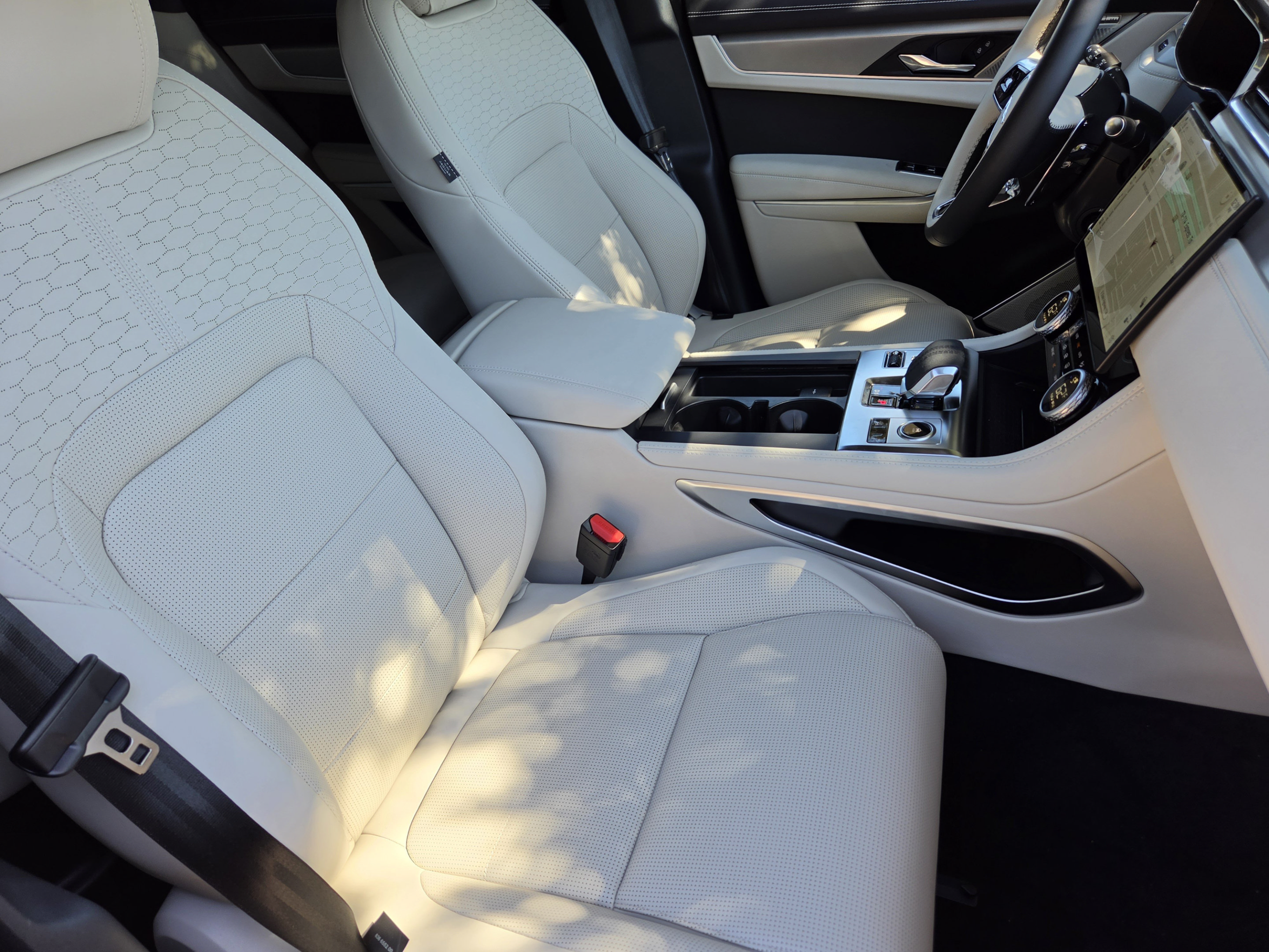 Used 2026 Jaguar F-PACE R-Dynamic S AWD/4WD image 9