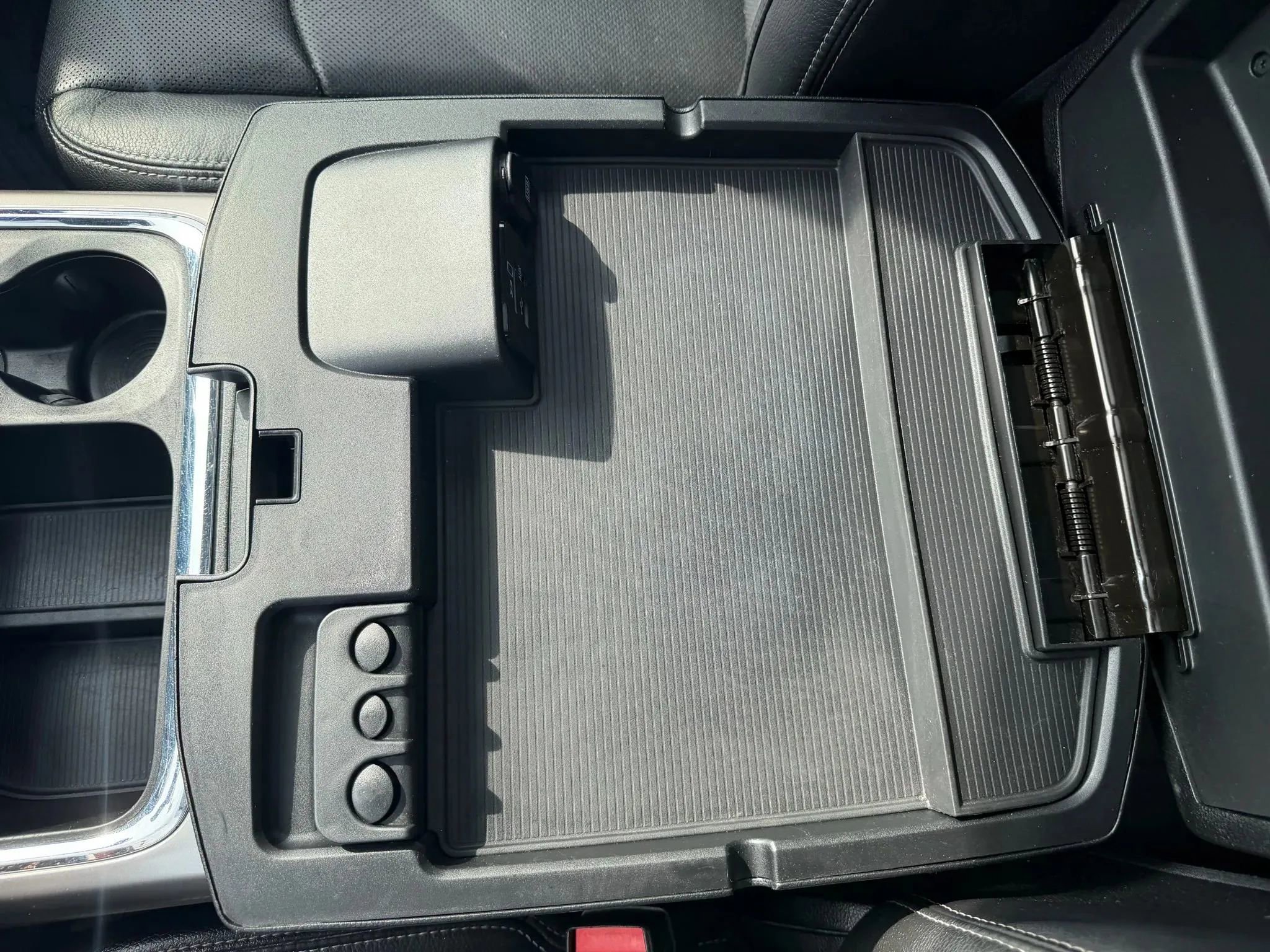 Used 2016 RAM 2500 Laramie w/ Convenience Group image 31