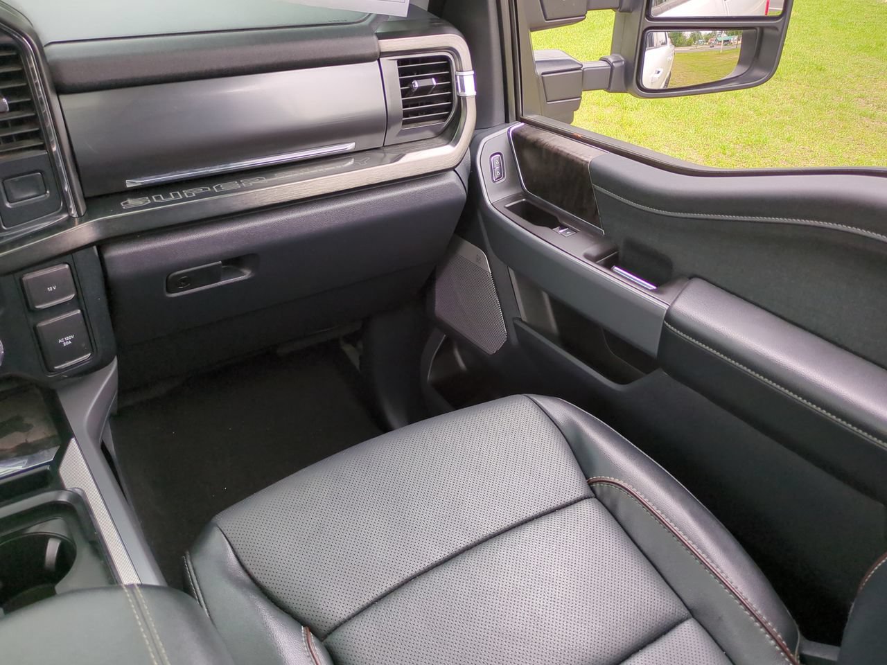 Used 2024 Ford F250 Lariat w/ Lariat Ultimate Package AWD/4WD image 15