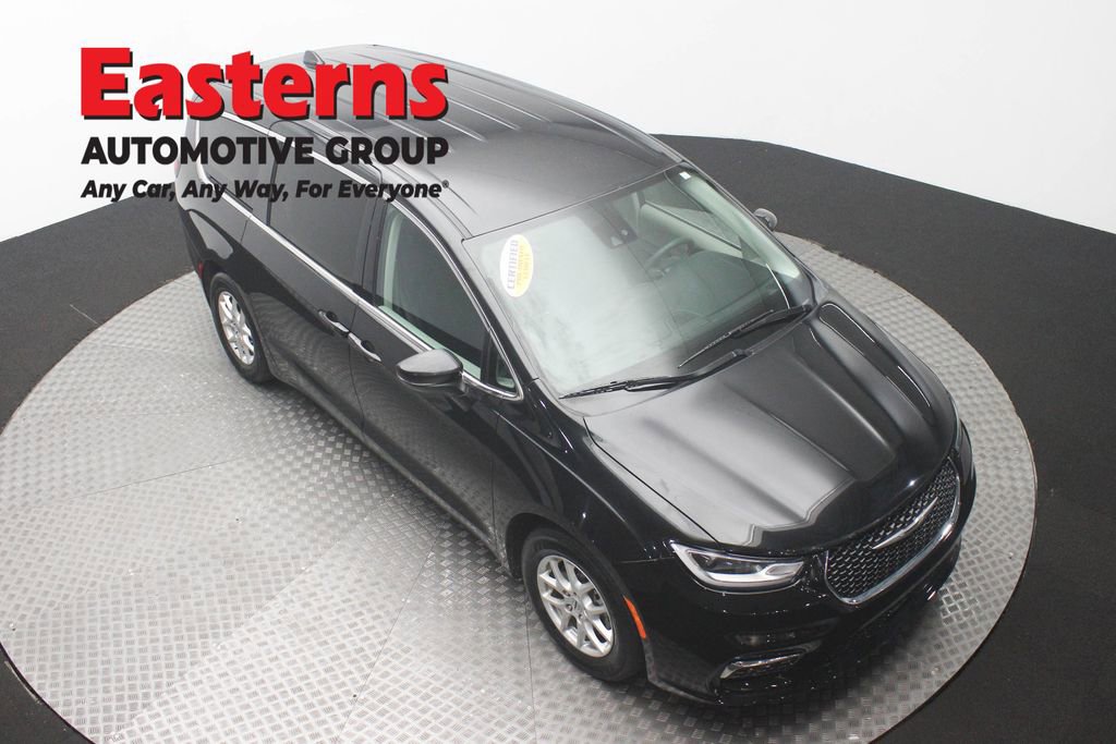 Used 2023 Chrysler Pacifica Touring-L FWD image 3