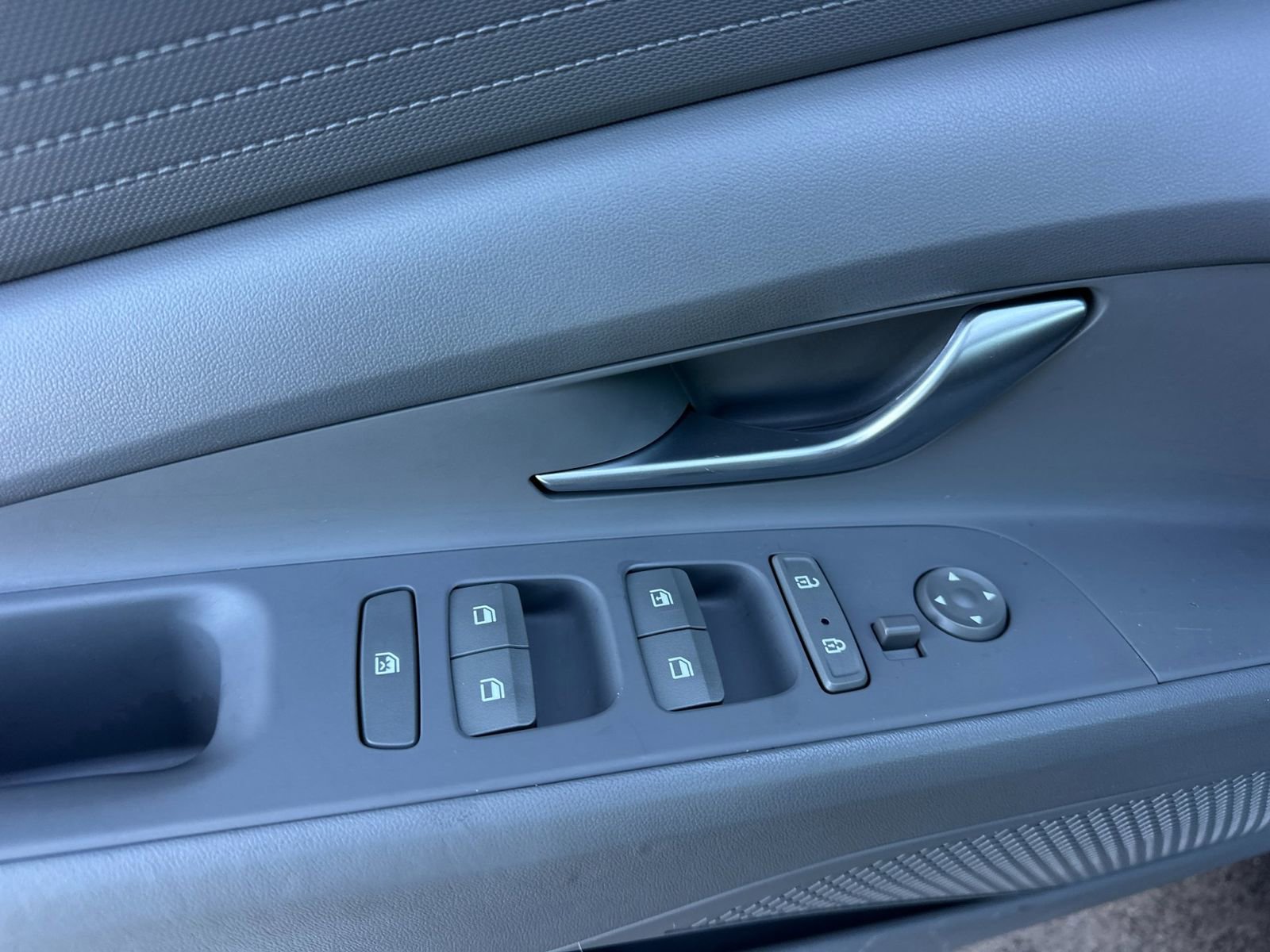 Used 2021 Hyundai Elantra SE image 11