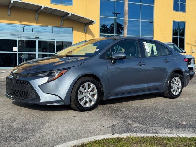 Used 2022 Toyota Corolla LE image 2