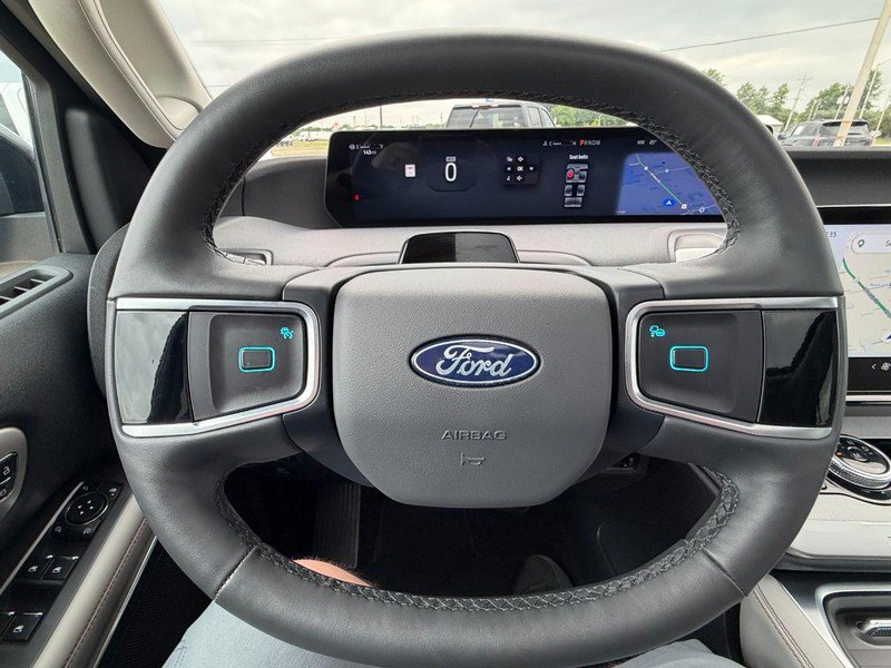 Used 2025 Ford Expedition Active AWD/4WD image 35