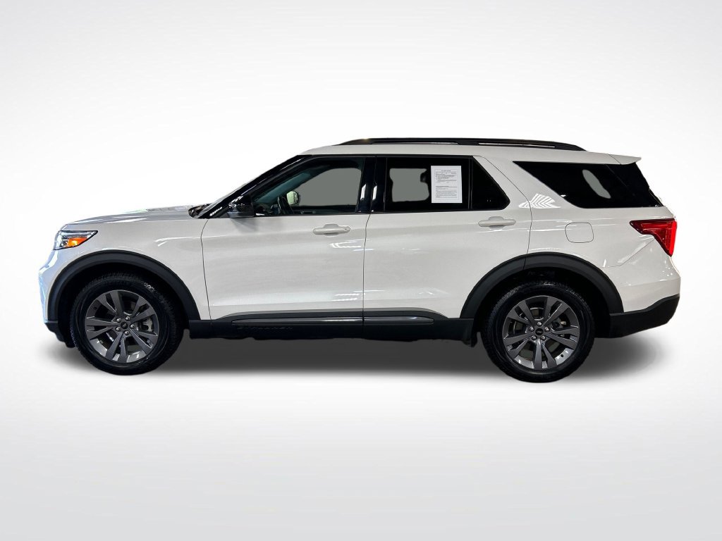 Used 2022 Ford Explorer XLT w/ Equipment Group 202A AWD/4WD image 2