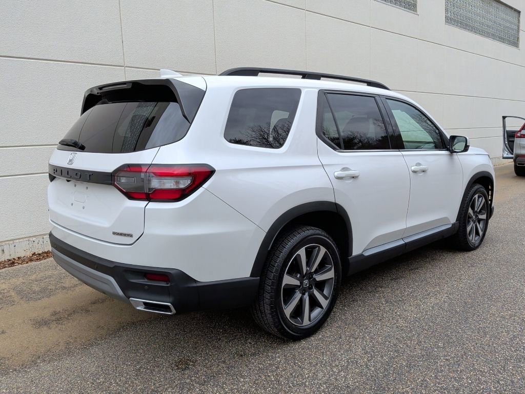 Certified 2023 Honda Pilot Touring image 7