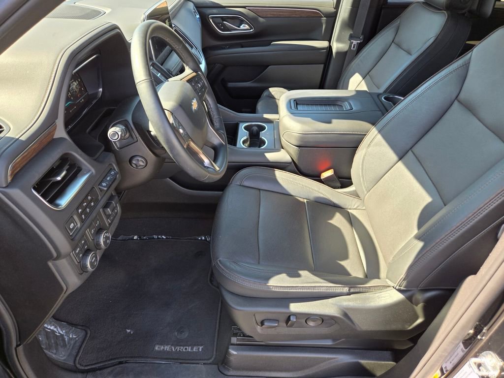 Used 2024 Chevrolet Tahoe High Country AWD/4WD image 10