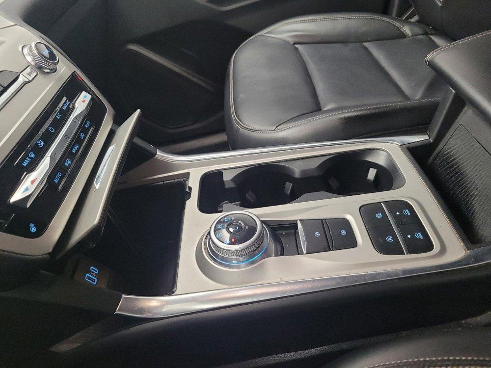 Used 2022 Ford Explorer XLT w/ Equipment Group 202A image 26