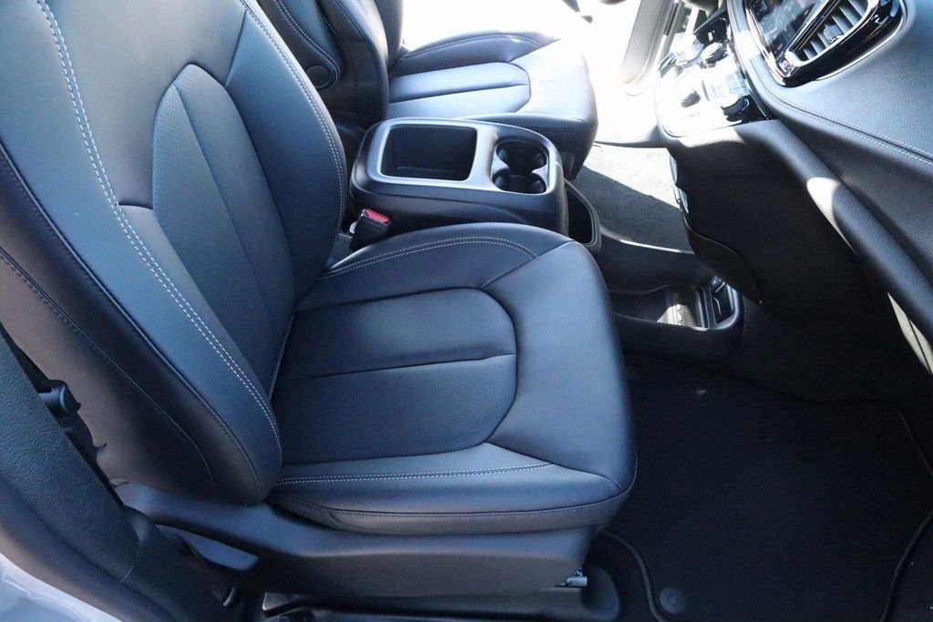 New 2026 Chrysler Pacifica Select FWD image 13