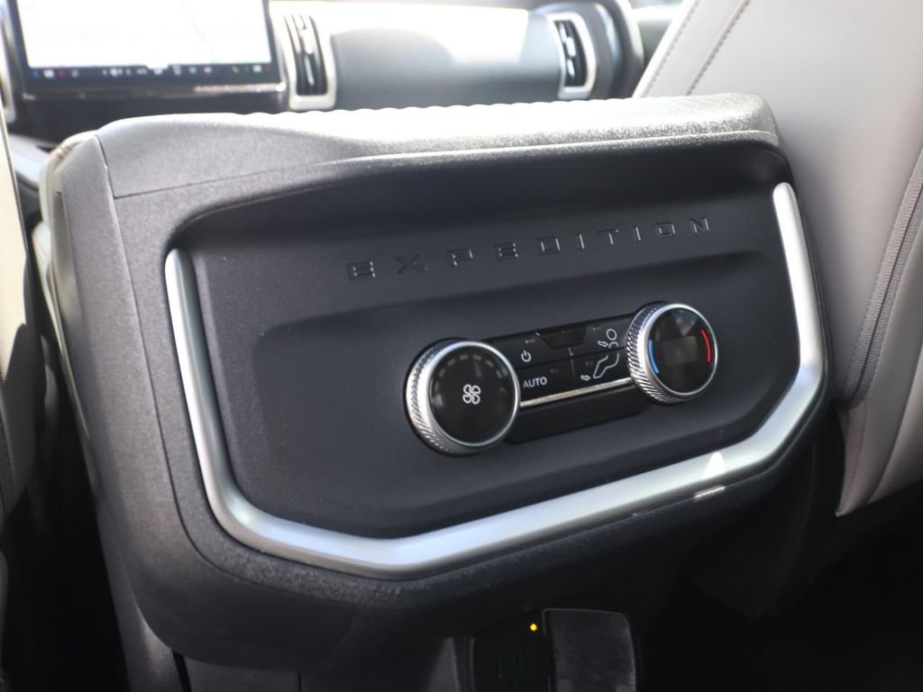 Used 2025 Ford Expedition Active AWD/4WD image 15